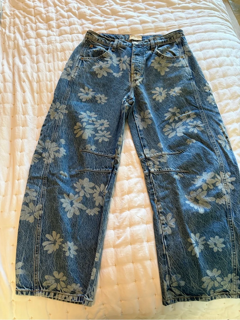 Free People -We The Free Blue Denim Hibiscus Print Barrel Jeans - Picture 4 of 6